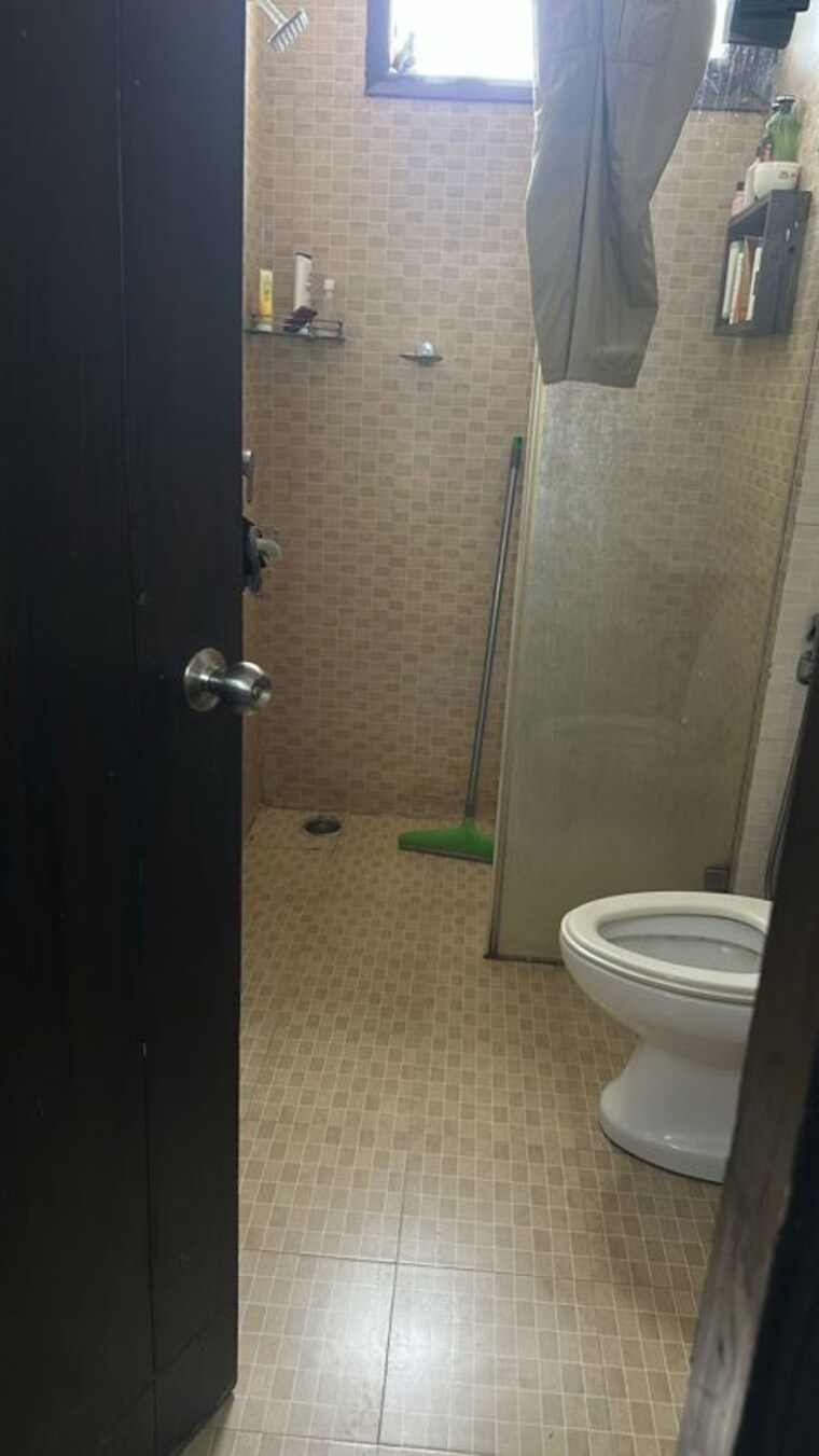 Bathroom, pir machalla 3 Bedroom 1850 Sq.Ft. Apartment In Pir Machalla Zirakpur 10262299