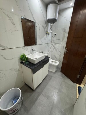 Team Area in 3 BHK Apartment at Chattarpur – for Rent