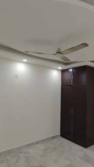 Furnished Amenities in 3 BHK Builder Floor at Maidan Garhi – for Rent