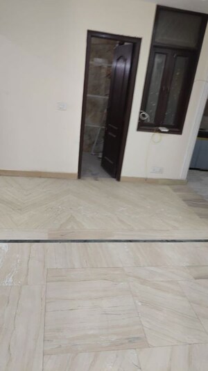 Room in 3 BHK Builder Floor at Maidan Garhi – for Rent