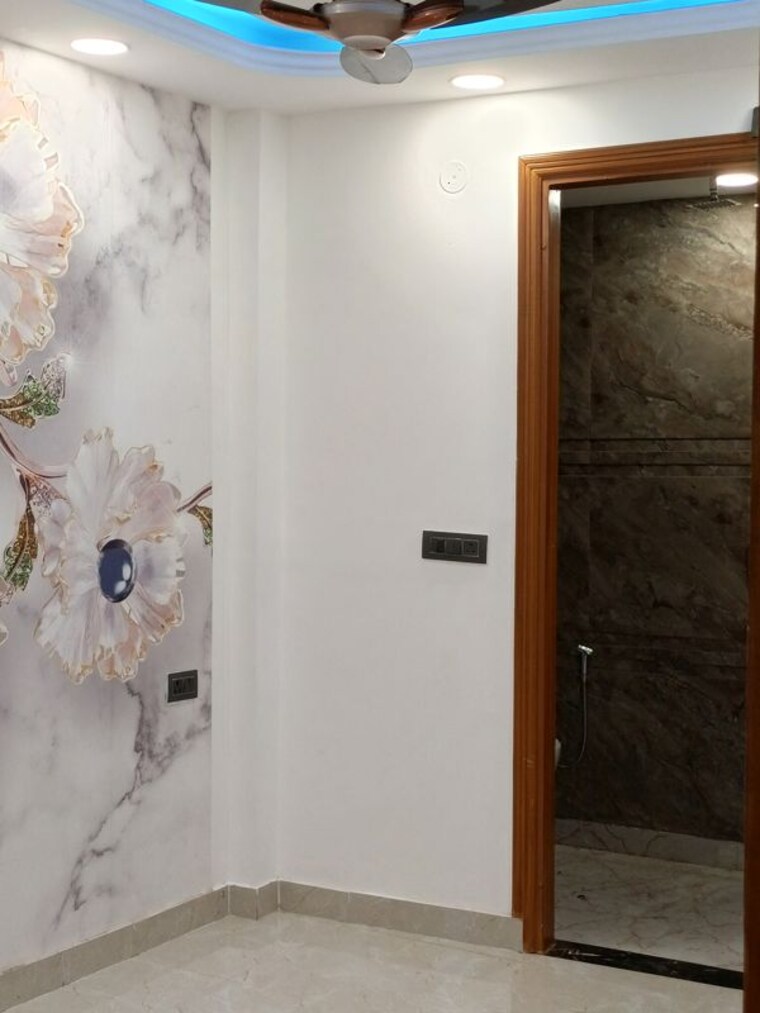 Room, govindpuri 3 Bedroom 100 Sq.Yd. Builder Floor In Govindpuri Delhi 10262282