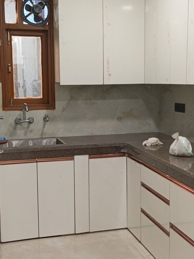 Kitchen, govindpuri 3 Bedroom 100 Sq.Yd. Builder Floor In Govindpuri Delhi 10262282