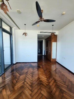 Room in 4 BHK Apartment at Omkar 1973, Worli – for Rent