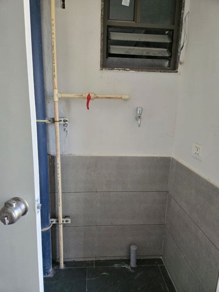 Bathroom, sukirti-54 3 Bedroom 1700 Sq.Ft. Apartment In Shela Ahmedabad 10230063