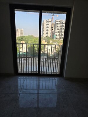 Room in 3 BHK Apartment at Sukirti 54, Shela – for Rent