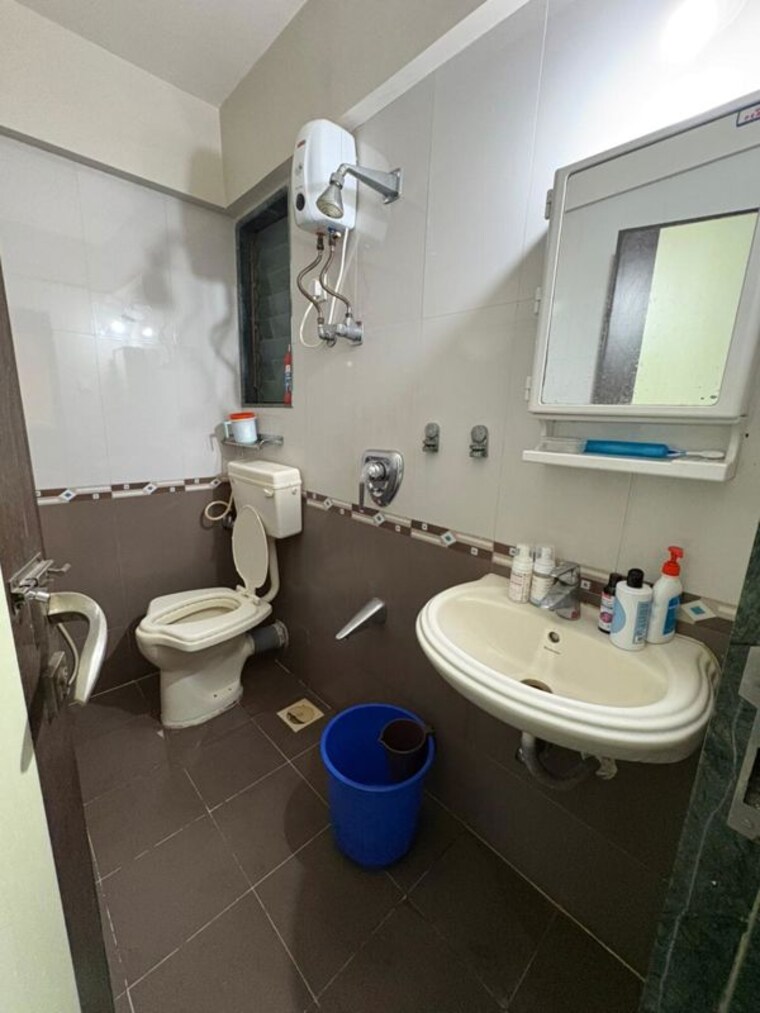 Bathroom, simran-heights-chembur 2 Bedroom 700 Sq.Ft. Apartment In Chembur Mumbai 10262315