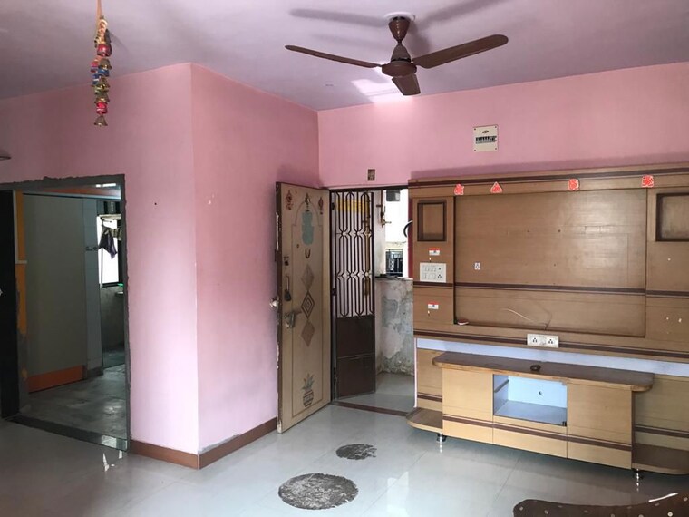 Living Room, satellite 2 Bedroom 1300 Sq.Ft. Apartment In Satellite Ahmedabad 10262323