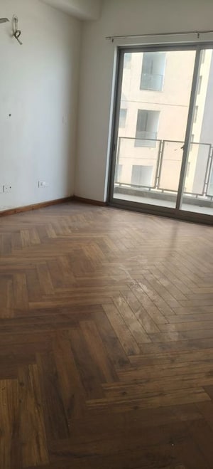 Room in 3 BHK Apartment at Shalimar One World Belvedere Court 3, Gomti Nagar – for Rent