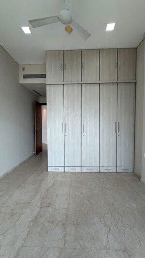 Room in 4 BHK Apartment at Omkar 1973, Worli – for Rent