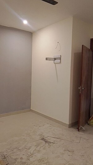 Room in 2 BHK Builder Floor at Sai Homes Sector 49, Sector 49 – for Sale