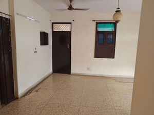 2 BHK Apartment For Rent in Mayur Vihar