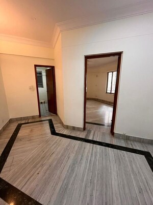 Room in 3 BHK Apartment at Krishna Apartment Vasanth Nagar, Vasanth Nagar – for Rent