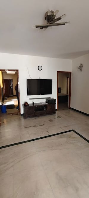 Living Room in 3 BHK Apartment at Langford Court, Langford Town – for Rent