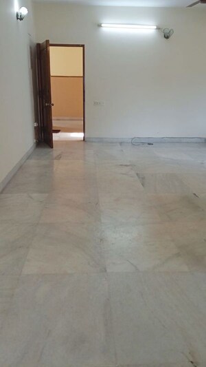 Room in 2 BHK Apartment at SNS Premnivas, Infantry Road – for Rent