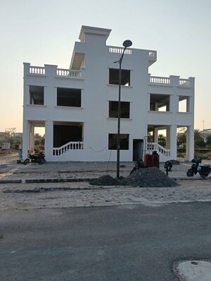  Showroom – Exterior View View at DLF Garden City, Mohanlalganj - for Rent