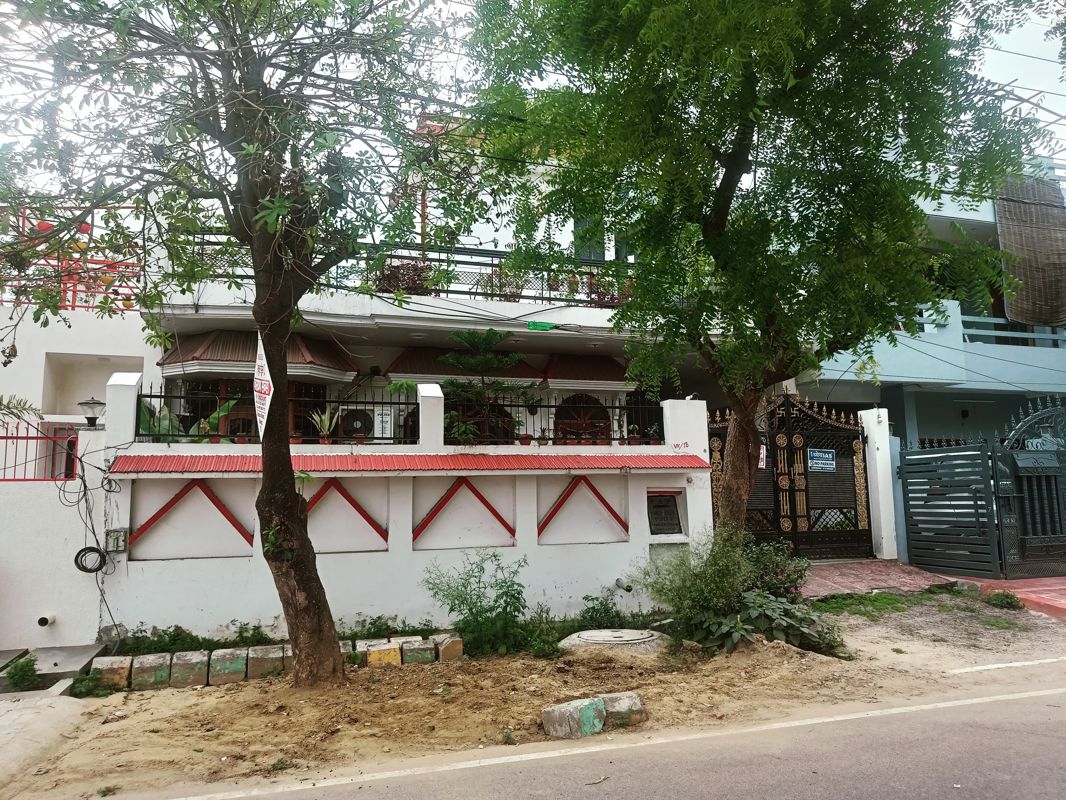 5 BHK + Pooja Room,Servant Room Independent House For Sale in Gomti Nagar