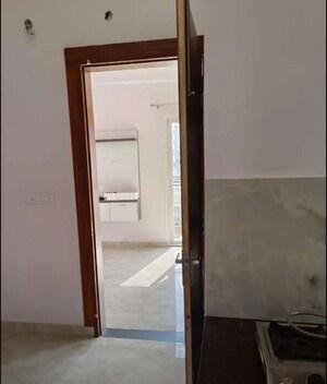 Room in 1 BHK Builder Floor at Gomti Nagar – for Rent
