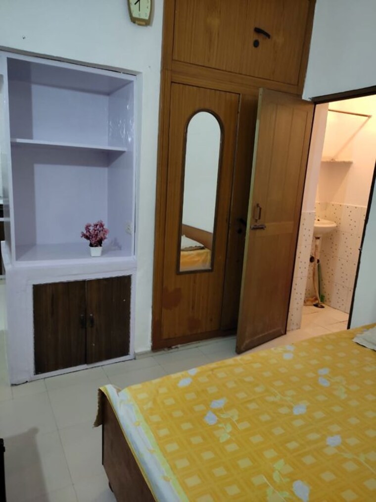 undefined, sector 31 2 Bedroom 3000 Sq.Ft. Villa In Sector 31 Noida 10262525