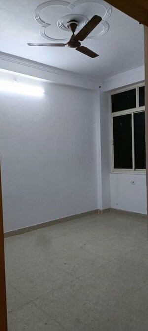 Room in 2 BHK Builder Floor at Gomti Nagar – for Rent
