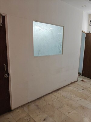 Room in 4 BHK Apartment at Industrial Area – for Rent