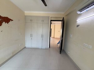 Room in 3 BHK Apartment at South City 1 – for Rent