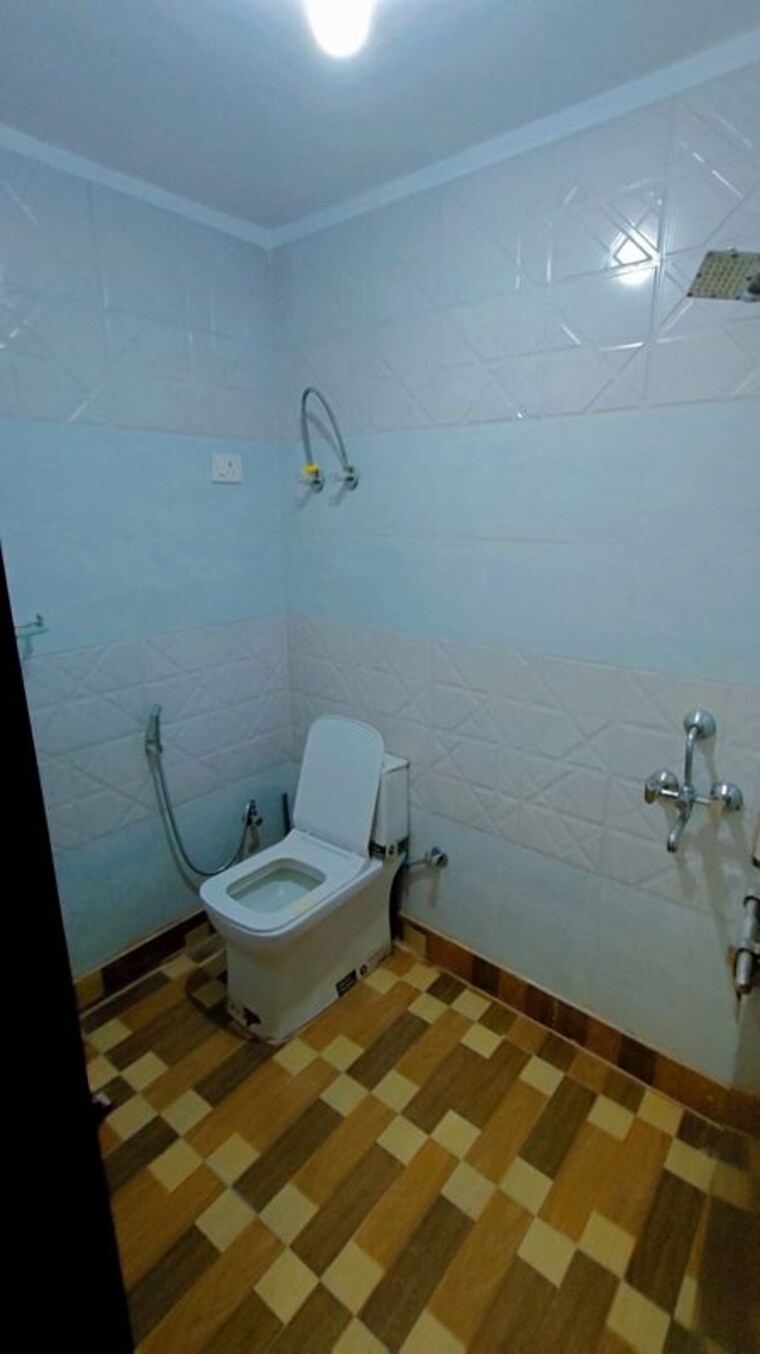Bathroom, mehrauli 3 Bedroom 1500 Sq.Ft. Builder Floor In Mehrauli Delhi 10262574