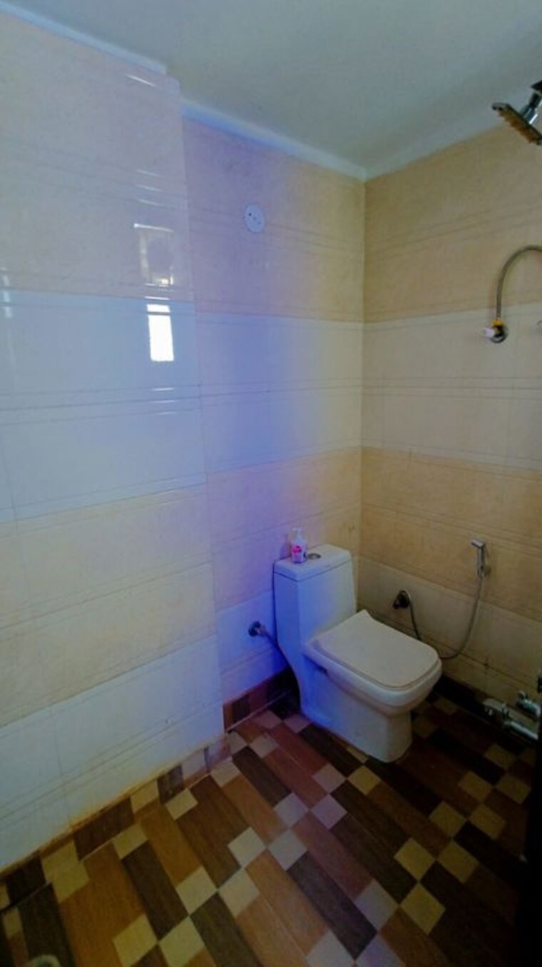 Bathroom, mehrauli 3 Bedroom 1500 Sq.Ft. Builder Floor In Mehrauli Delhi 10262574