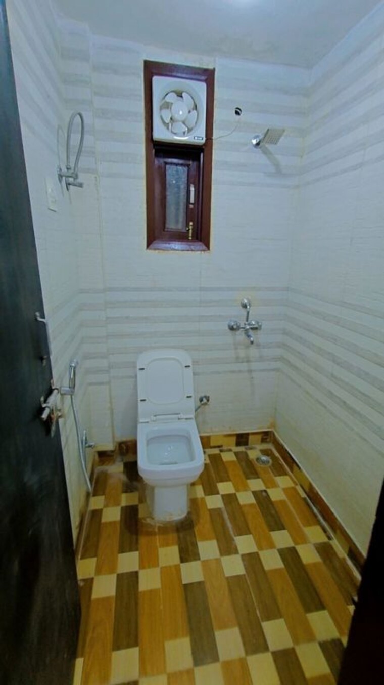 Bathroom, mehrauli 3 Bedroom 1500 Sq.Ft. Builder Floor In Mehrauli Delhi 10262574