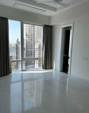 Room in 3 BHK Apartment at Indiabulls Blu, Worli – for Rent