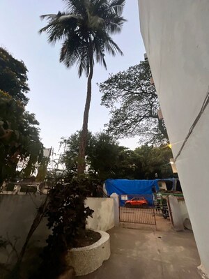 Furnished Amenities in 2 BHK Apartment at Seven Bunglow – for Rent