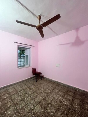 Room in 2 BHK Apartment at Seven Bunglow – for Rent