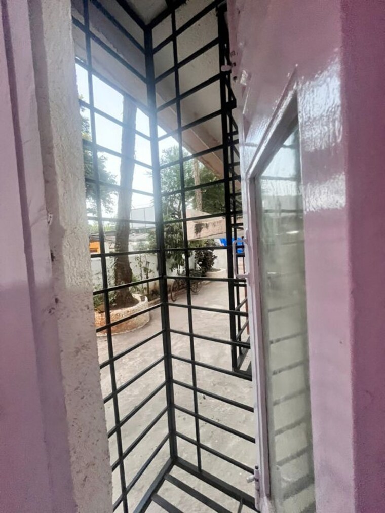 Balcony, seven bunglow 2 Bedroom 600 Sq.Ft. Apartment In Seven Bunglow Mumbai 10262581
