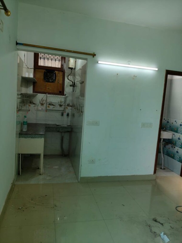 Kitchen, chittaranjan park 3 Bedroom 160 Sq.Yd. Builder Floor In Chittaranjan Park Delhi 10262594