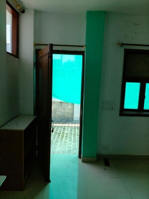 Room in 3 BHK Builder Floor at Chittaranjan Park – for Rent