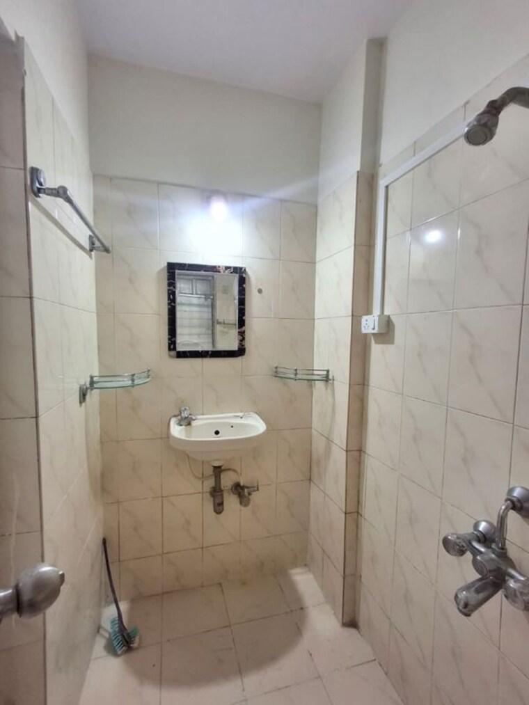 Bathroom, mit-niketan 2 Bedroom 680 Sq.Ft. Apartment In Kandivali East Mumbai 10262588