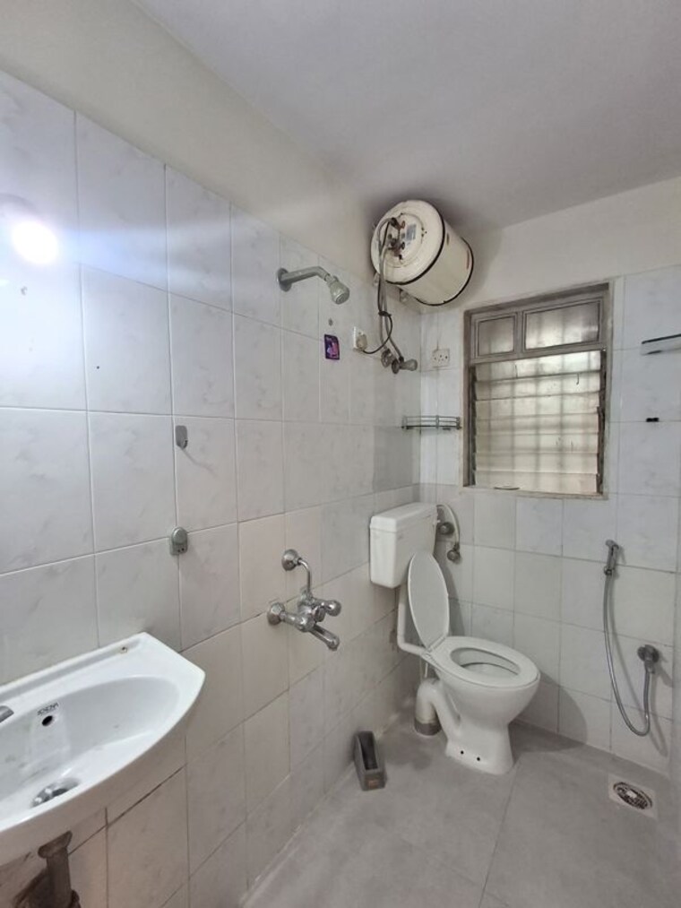 Bathroom, mit-niketan 2 Bedroom 680 Sq.Ft. Apartment In Kandivali East Mumbai 10262588