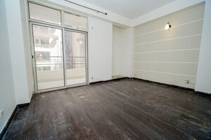 Room in 3.5 BHK Apartment at Balaji Foster Heights, Sain Vihar – for Sale