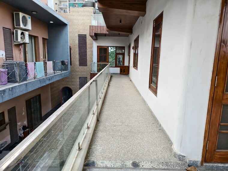 Balcony, alpha ii greater noida 3 Bedroom 200 Sq.Mt. Independent House In Alpha Ii Greater Noida Greater Noida 10262602