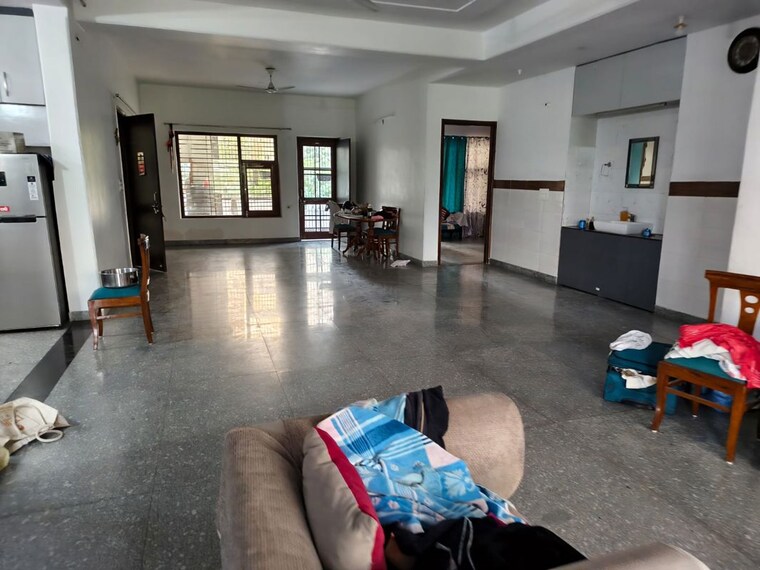  Parking, alpha ii greater noida 3 Bedroom 200 Sq.Mt. Independent House In Alpha Ii Greater Noida Greater Noida 10262602