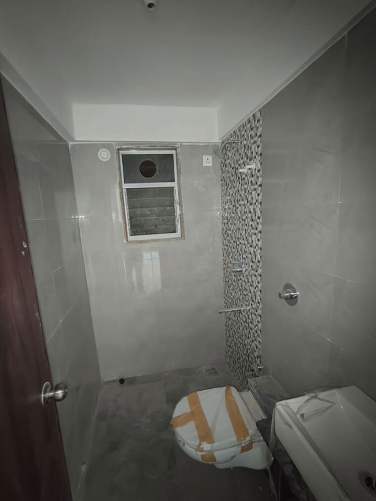 Bathroom, sushanku-avenue-36 1 Bedroom 420 Sq.Ft. Apartment In Goregaon West Mumbai 10262607