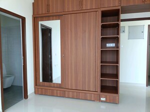 Room in 2 BHK Apartment at Dynamix Divum, Malad East – for Rent