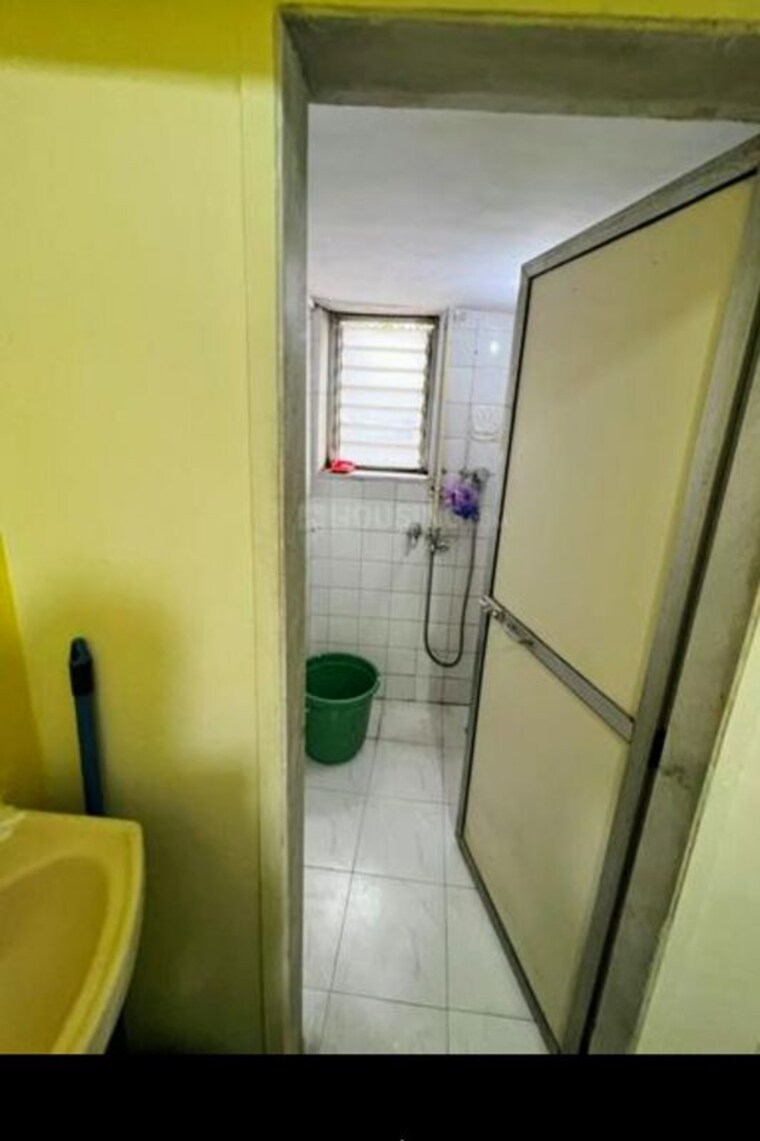 Bathroom, santacruz east 1.5 Bedroom 450 Sq.Ft. Apartment In Santacruz East Mumbai 10262626