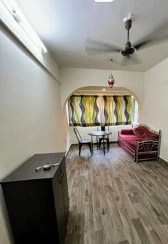 1.5 BHK + Pooja Room Apartment For Rent in Santacruz East