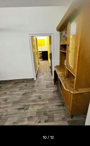 Room in 1.5 BHK Apartment at Santacruz East – for Rent