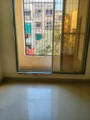 Room in 3 BHK Apartment at Lokhandwala Octacrest, Kandivali East – for Sale