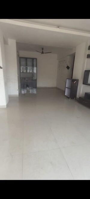 Room in 3.5 BHK Apartment at Shalimar Oneworld Vista, Gomti Nagar – for Rent