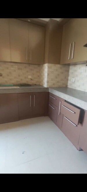 Kitchen in 3.5 BHK Apartment at Shalimar Oneworld Vista, Gomti Nagar – for Rent