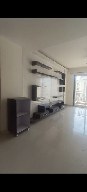 Kitchen in 3.5 BHK Apartment at Shalimar Oneworld Vista, Gomti Nagar – for Rent