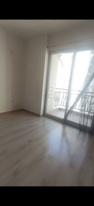 Staircase in 3.5 BHK Apartment at Shalimar Oneworld Vista, Gomti Nagar – for Rent
