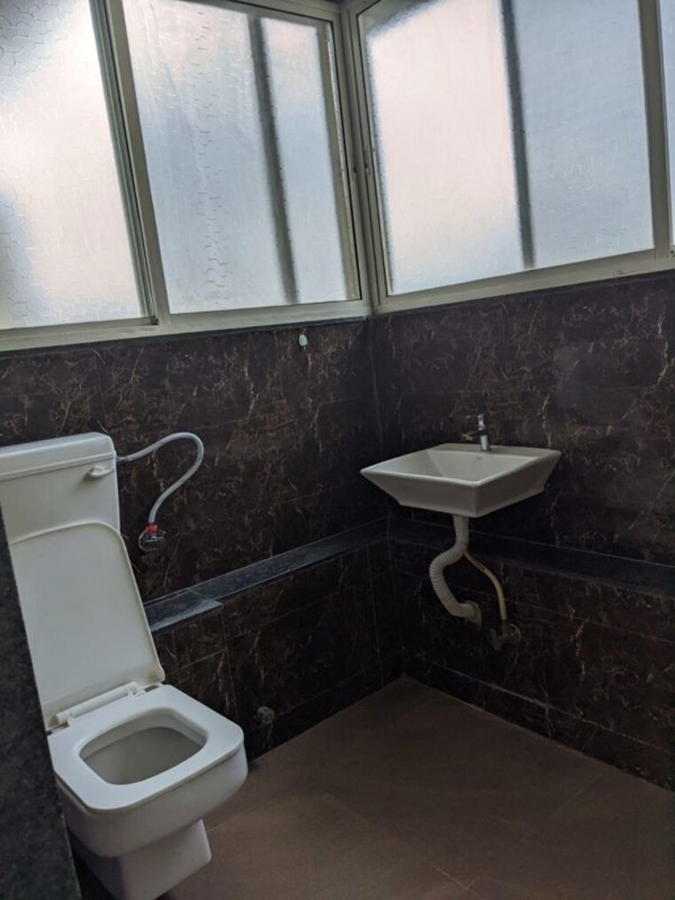 Bathroom, rama-capriccio-phase-i 4 Bedroom 1800 Sq.Ft. Penthouse In Wakad Pune 10262618